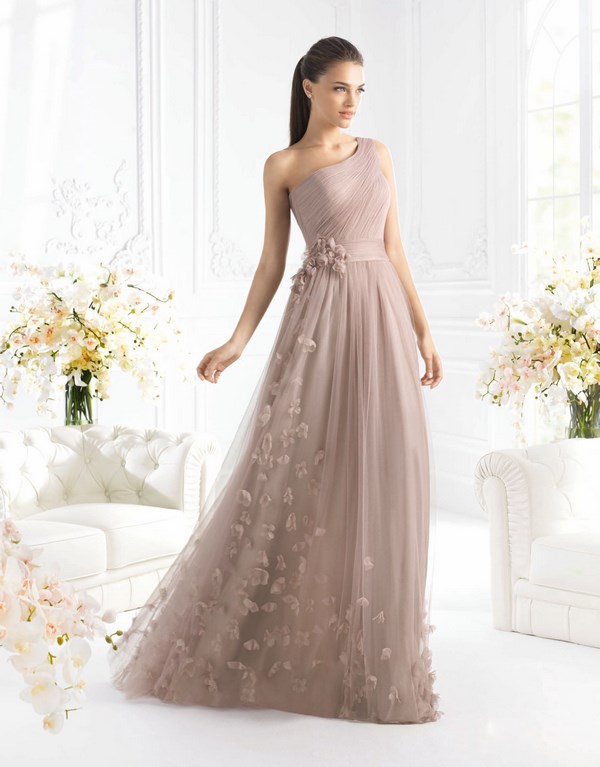 Les robes de graduation les plus en vogue 2025-2026: photos