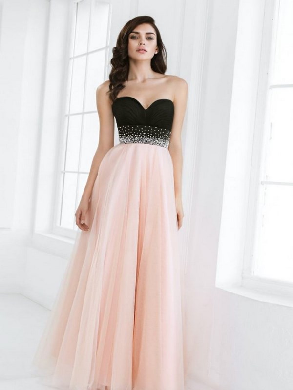 Les robes de graduation les plus en vogue 2025-2026: photos