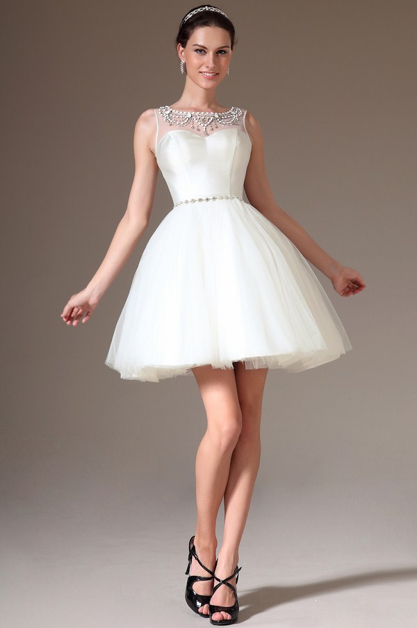 Les robes de cocktail les plus en vogue 2025-2026: photos, actualités