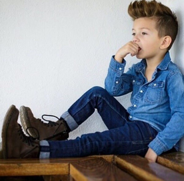 Coupes de cheveux de mode pour les garçons 2025-2026: photo