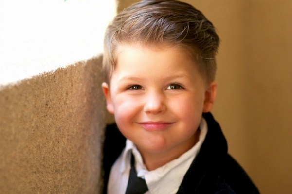 Coupes de cheveux de mode pour les garçons 2025-2026: photo