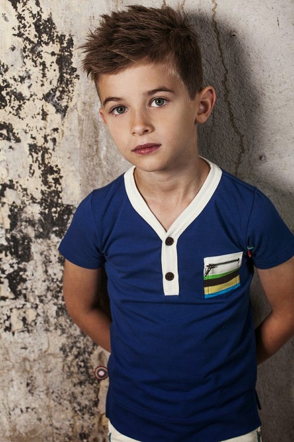 Coupes de cheveux de mode pour les garçons 2025-2026: photo