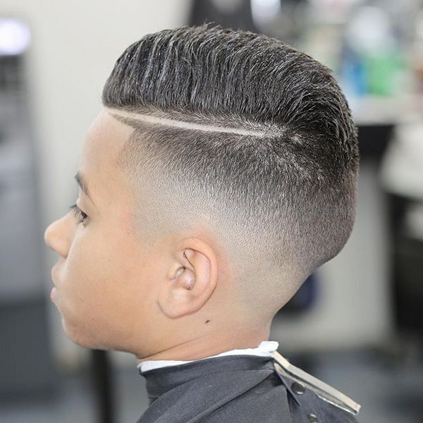 Coupes de cheveux de mode pour les garçons 2025-2026: photo