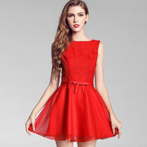 Les robes de cocktail les plus en vogue 2025-2026: photos, actualités