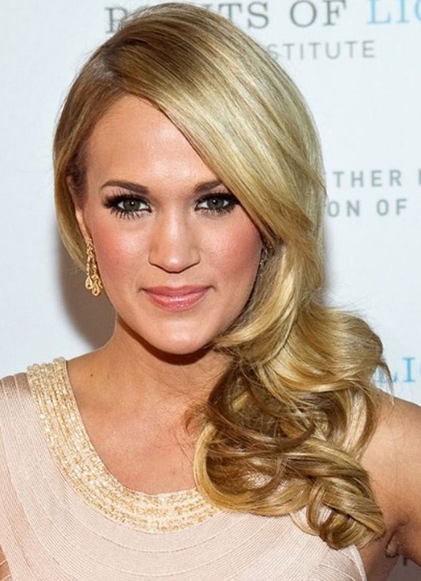 Belles coiffures de soirée pour la remise des diplômes 2025-2026: photos, actualités