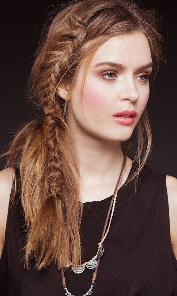 Belles coiffures de soirée pour la remise des diplômes 2025-2026: photos, actualités