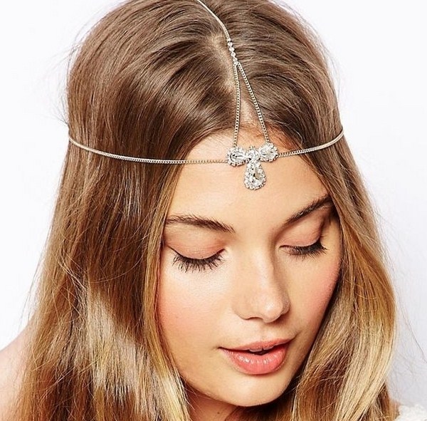 Belles coiffures de soirée pour la remise des diplômes 2025-2026: photos, actualités