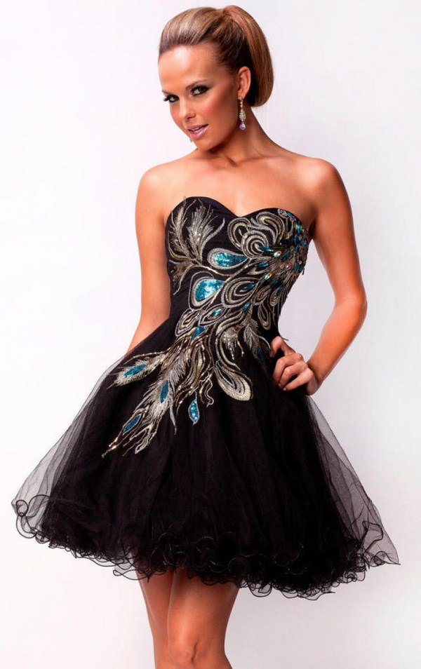 Les robes de cocktail les plus en vogue 2025-2026: photos, actualités