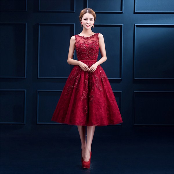 Les robes de cocktail les plus en vogue 2025-2026: photos, actualités