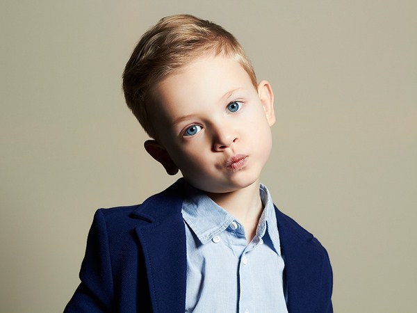 Coupes de cheveux de mode pour les garçons 2025-2026: photo