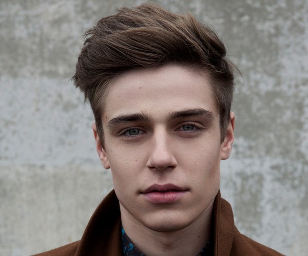 Coupes de cheveux de mode pour les garçons 2025-2026: photo