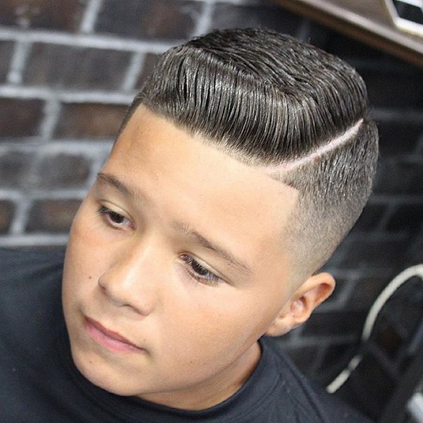 Coupes de cheveux de mode pour les garçons 2025-2026: photo