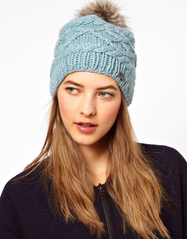 Chapeaux d'hiver pour femmes 2025-2026: photos, modèles, tendances