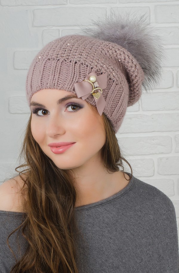 Chapeaux d'hiver pour femmes 2025-2026: photos, modèles, tendances