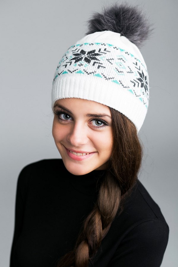 Chapeaux d'hiver pour femmes 2025-2026: photos, modèles, tendances