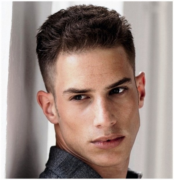 Coupes de cheveux pour hommes élégants 2025-2026, coiffures pour hommes à la mode: photos