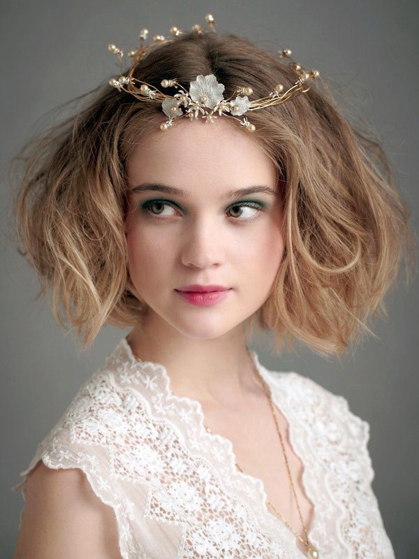 Belles coiffures de soirée pour la remise des diplômes 2025-2026: photos, actualités