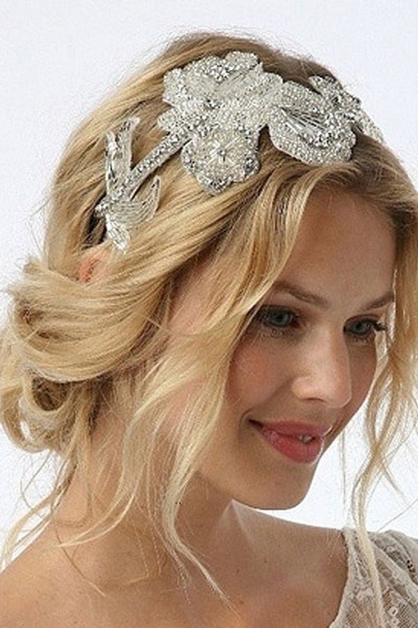 Belles coiffures de soirée pour la remise des diplômes 2025-2026: photos, actualités