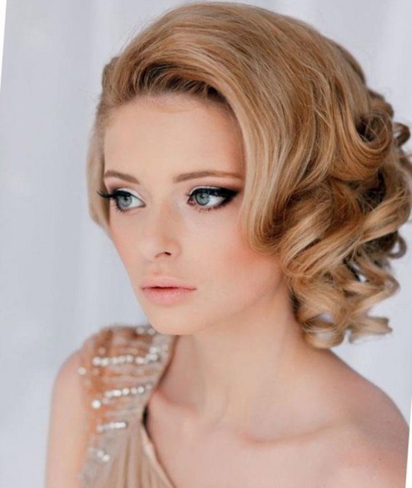 Belles coiffures de soirée pour la remise des diplômes 2025-2026: photos, actualités