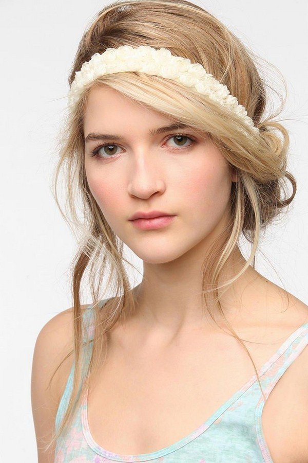 Belles coiffures de soirée pour la remise des diplômes 2025-2026: photos, actualités