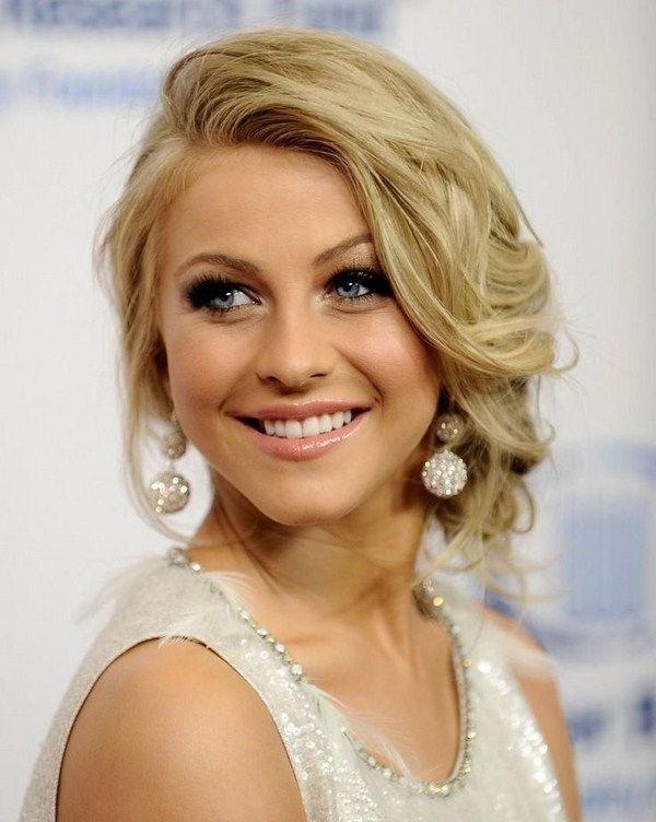 Belles coiffures de soirée pour la remise des diplômes 2025-2026: photos, actualités