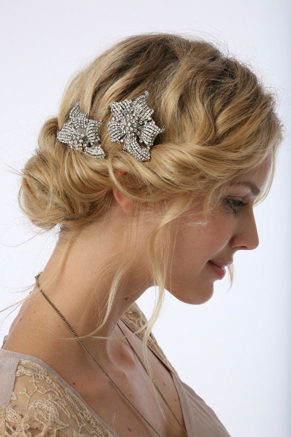 Belles coiffures de soirée pour la remise des diplômes 2025-2026: photos, actualités