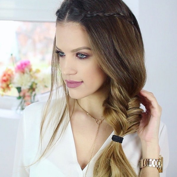 Belles coiffures de soirée pour la remise des diplômes 2025-2026: photos, actualités