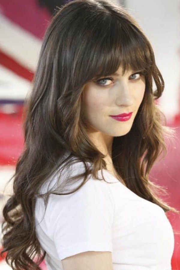 Belles coiffures de soirée pour la remise des diplômes 2025-2026: photos, actualités