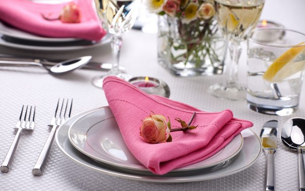 Réglage de la table de fête: comment organiser magnifiquement une table à la maison - photo