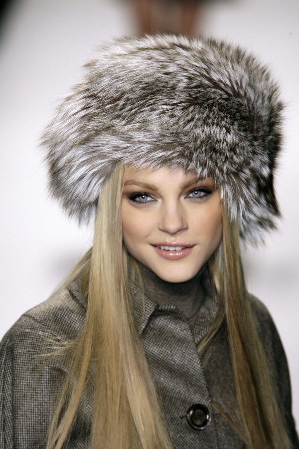 Chapeaux d'hiver pour femmes 2025-2026: photos, modèles, tendances