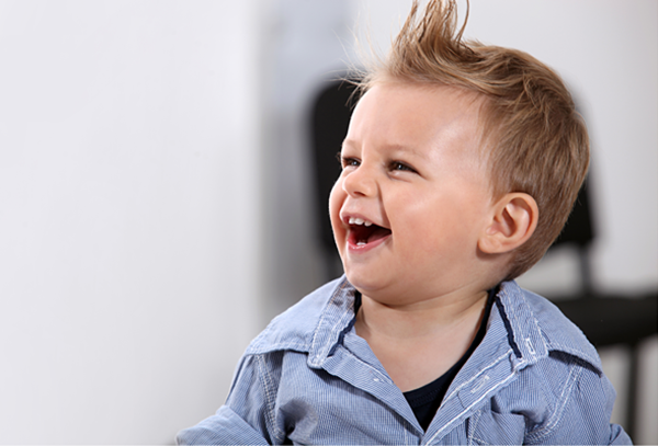 Coupes de cheveux de mode pour les garçons 2025-2026: photo