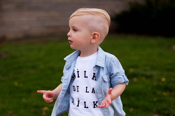 Coupes de cheveux de mode pour les garçons 2025-2026: photo