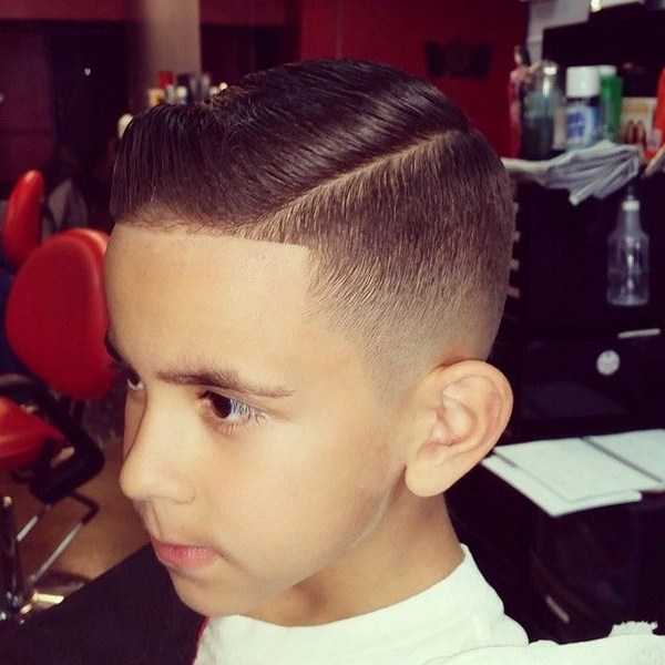 Coupes de cheveux de mode pour les garçons 2025-2026: photo