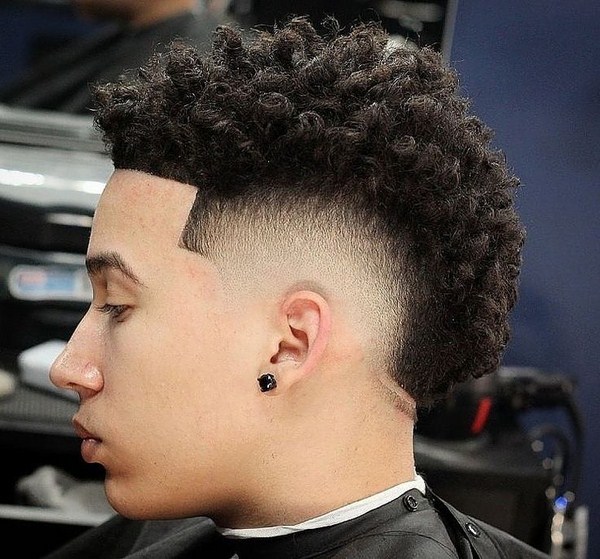 Coupes de cheveux de mode pour les garçons 2025-2026: photo