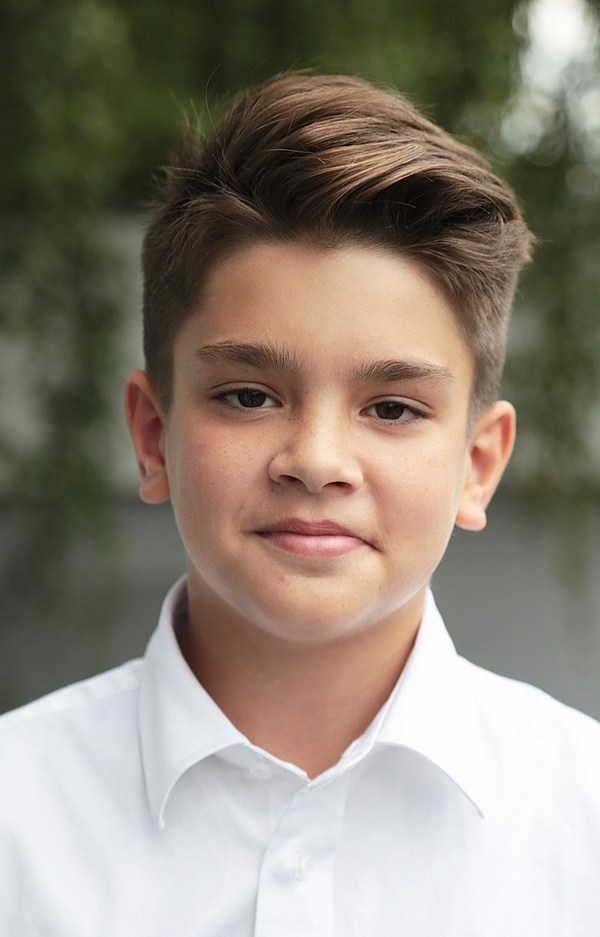 Coupes de cheveux de mode pour les garçons 2025-2026: photo