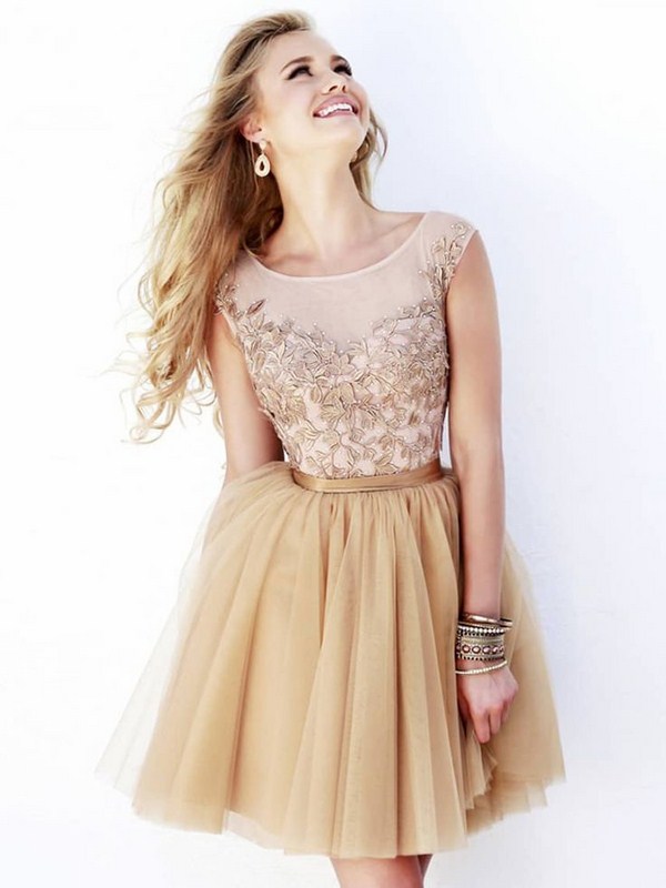 Les robes de cocktail les plus en vogue 2025-2026: photos, actualités