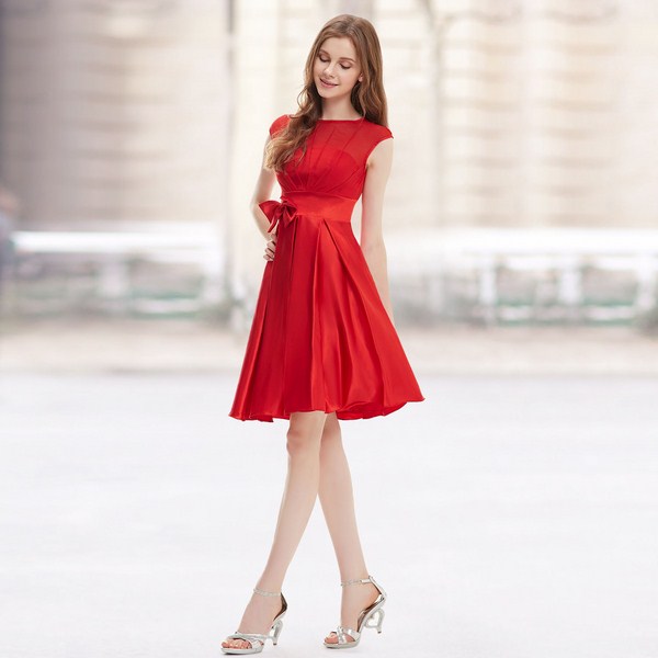 Les robes de cocktail les plus en vogue 2025-2026: photos, actualités