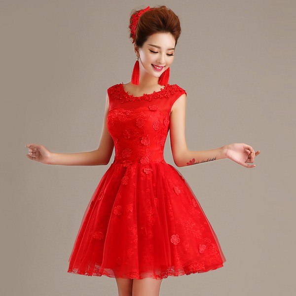 Les robes de cocktail les plus en vogue 2025-2026: photos, actualités