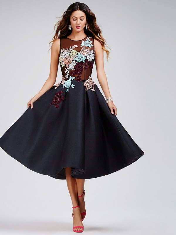 Les robes de cocktail les plus en vogue 2025-2026: photos, actualités