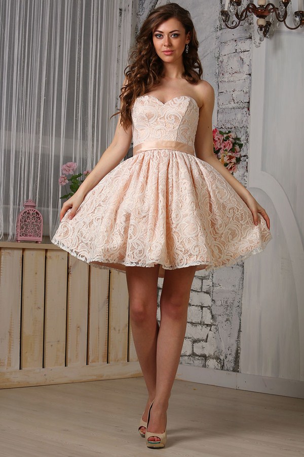 Les robes de cocktail les plus en vogue 2025-2026: photos, actualités