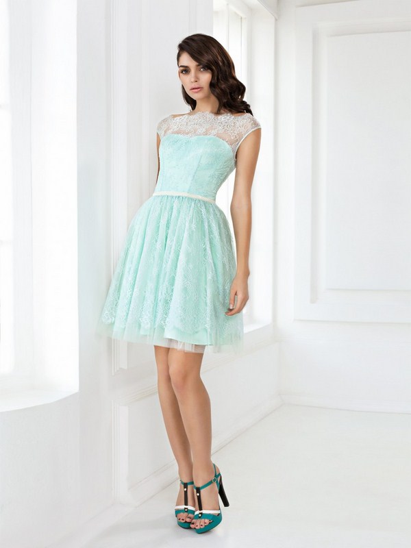 Les robes de cocktail les plus en vogue 2025-2026: photos, actualités