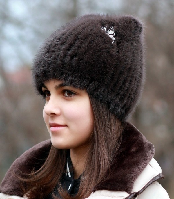 Chapeaux d'hiver pour femmes 2025-2026: photos, modèles, tendances