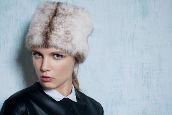 Chapeaux d'hiver pour femmes 2025-2026: photos, modèles, tendances