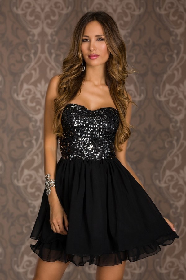 Robes courtes à la mode pour le bal 2025-2026: photo, actualités