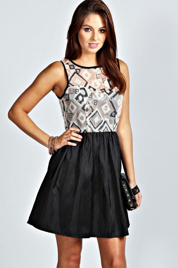 Robes courtes à la mode pour le bal 2025-2026: photo, actualités