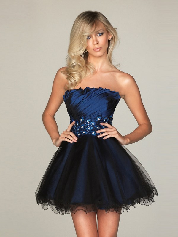 Robes courtes à la mode pour le bal 2025-2026: photo, actualités