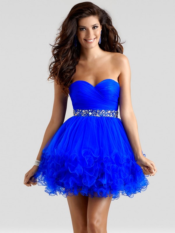 Robes courtes à la mode pour le bal 2025-2026: photo, actualités