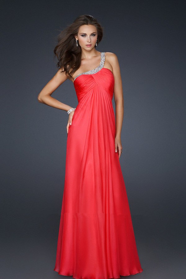 Les plus belles robes rouges 2025-2026: photos, actualités