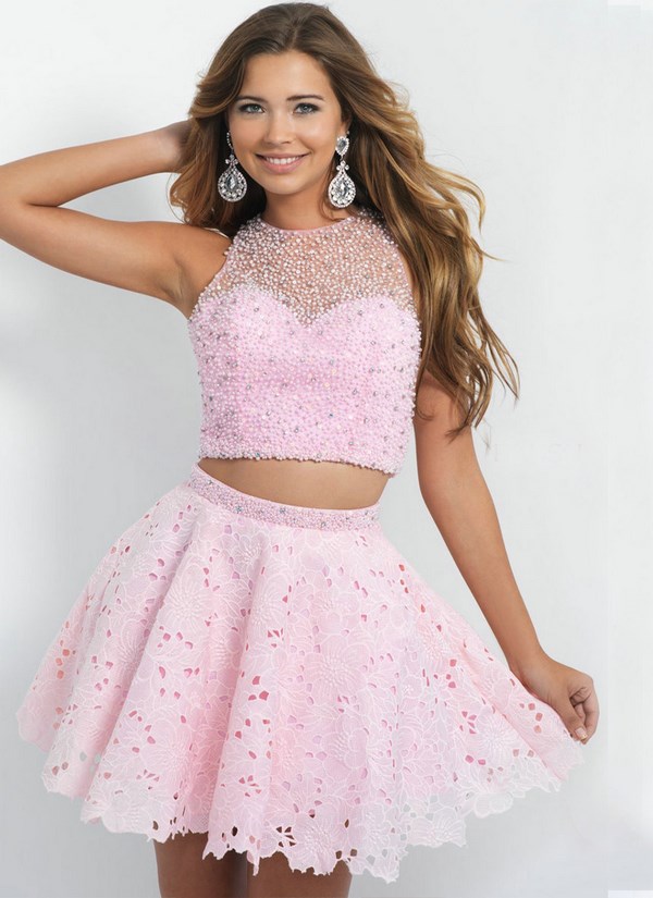 Robes courtes à la mode pour le bal 2025-2026: photo, actualités