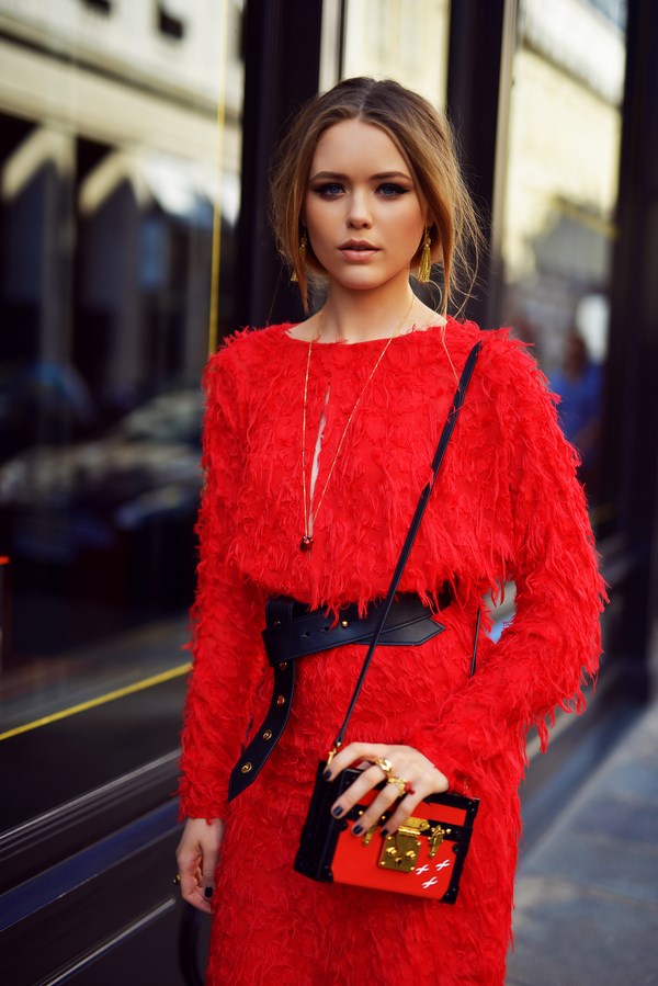 Les plus belles robes rouges 2025-2026: photos, actualités